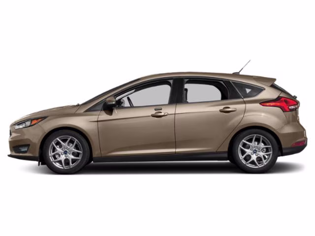 2018 White Gold Ford Focus SE FWD Hatchback