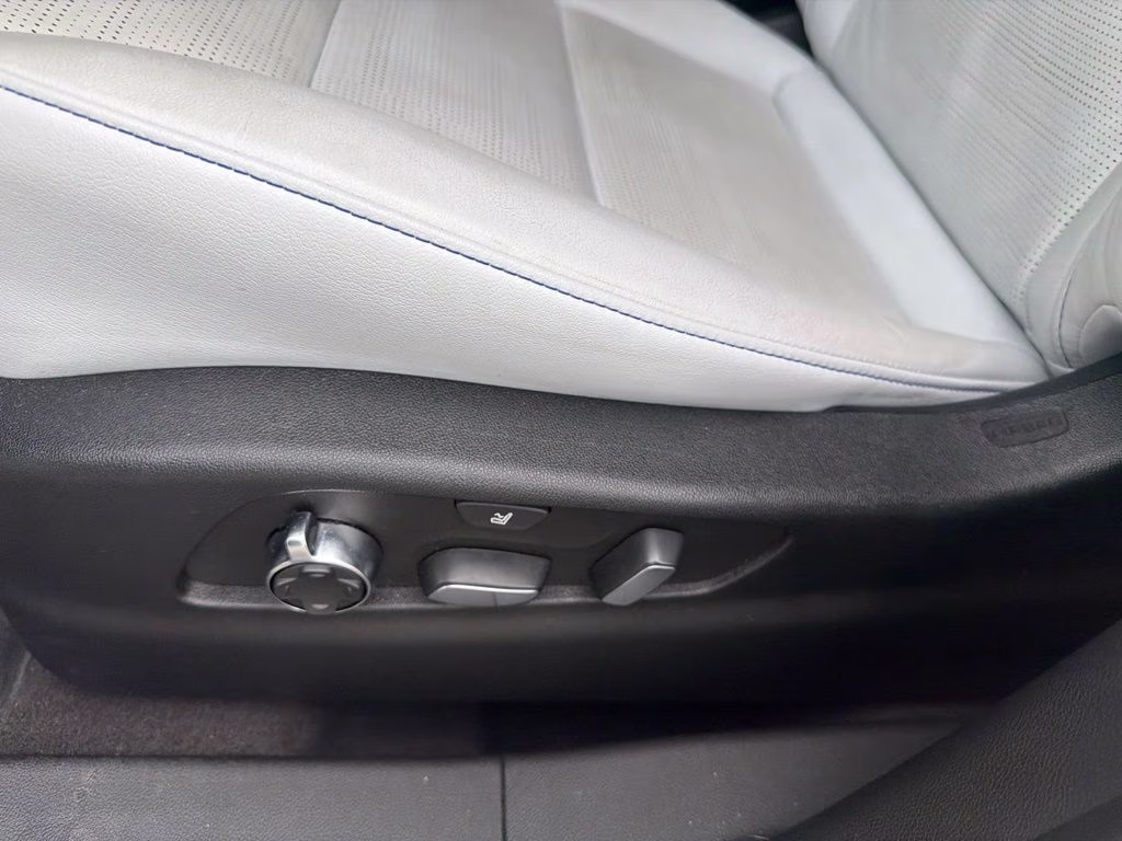 2024 Crystal White Tricoat Cadillac XT4 Sport FWD SUV