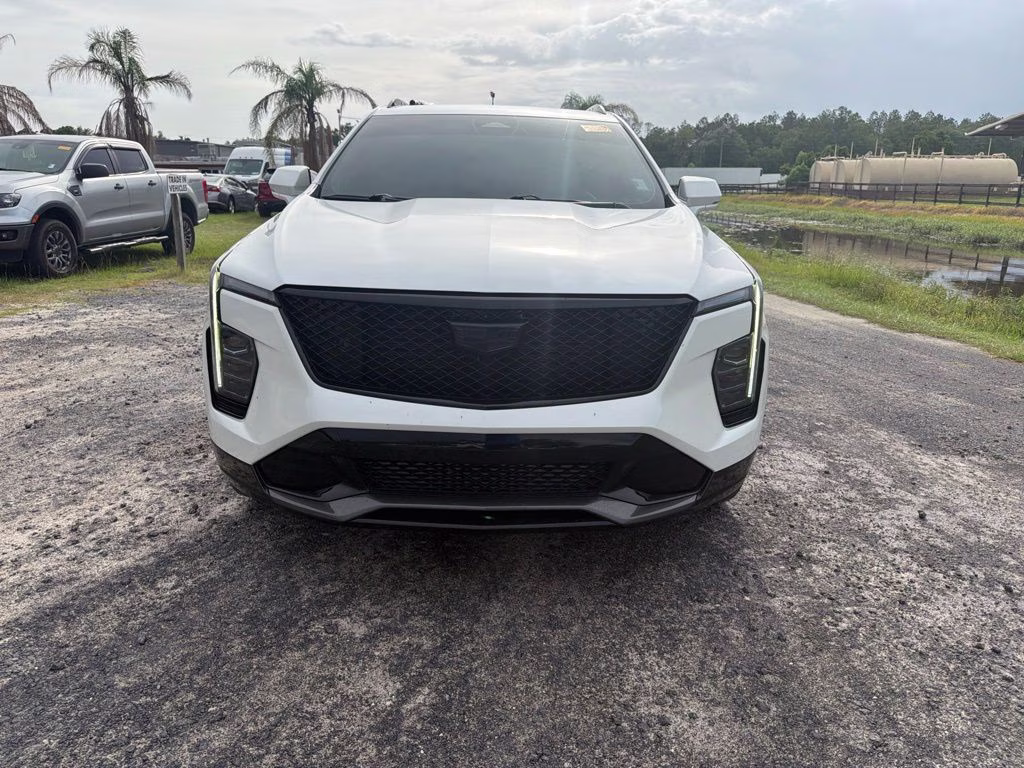 2024 Crystal White Tricoat Cadillac XT4 Sport FWD SUV