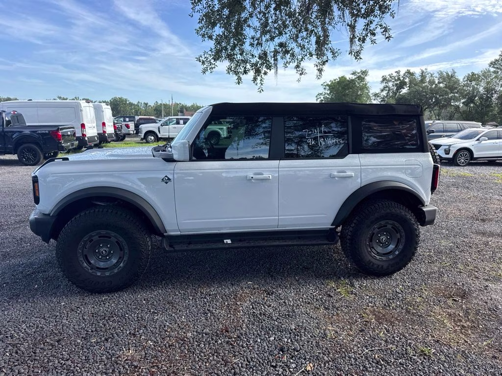 2025 Oxford White Ford Bronco Outer Banks 4X4 SUV