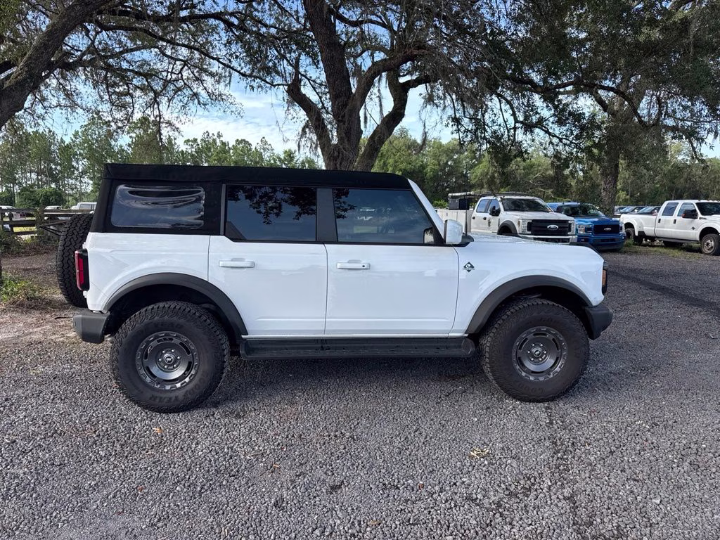 2025 Oxford White Ford Bronco Outer Banks 4X4 SUV
