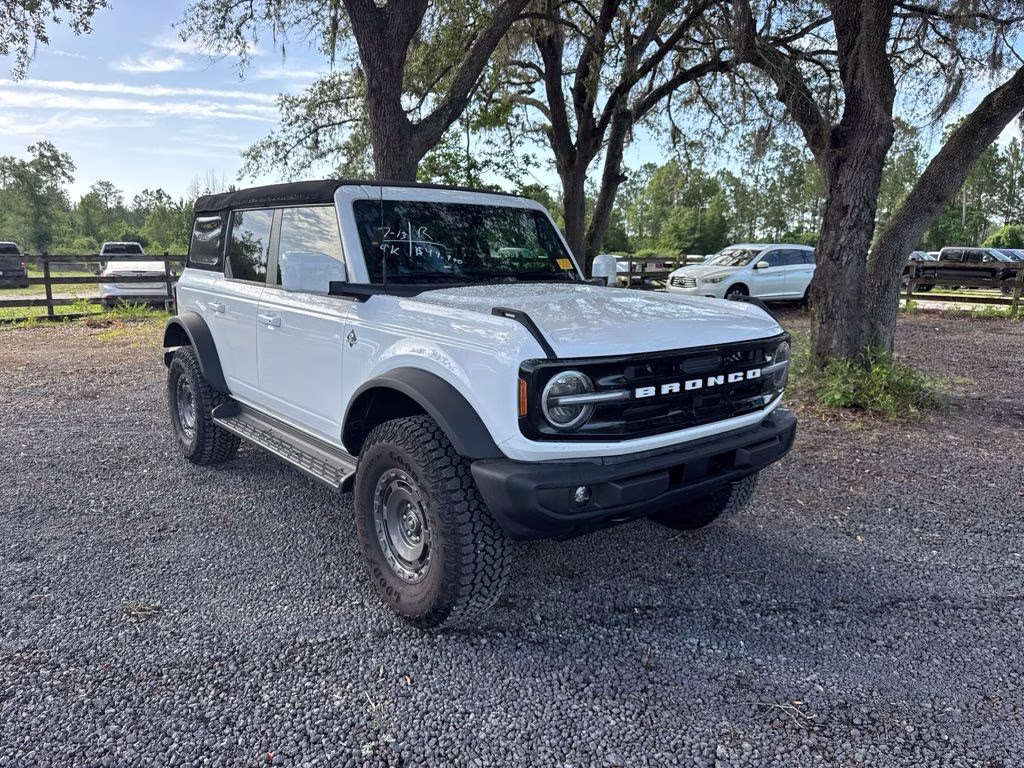 2025 Oxford White Ford Bronco Outer Banks 4X4 SUV