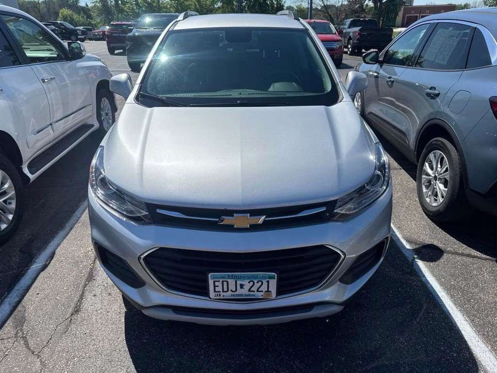 2019 Silver Ice Metallic Chevrolet Trax LT w/Convenience & Driver Confidence Pkgs FWD SUV