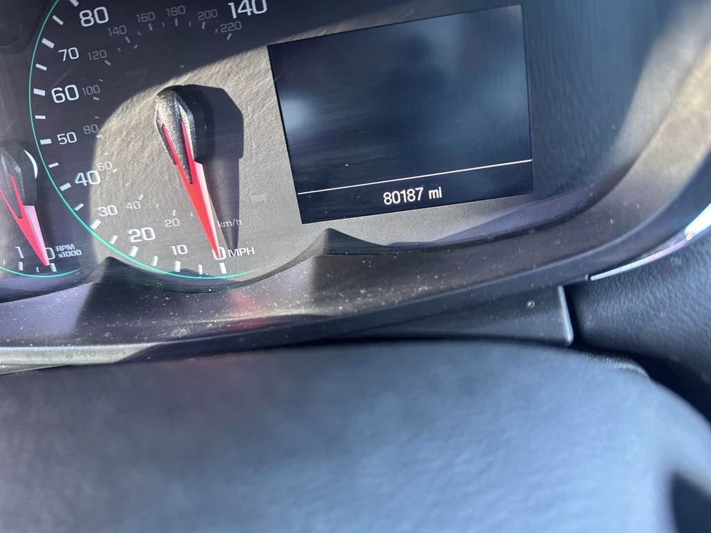 2019 Silver Ice Metallic Chevrolet Trax LT w/Convenience & Driver Confidence Pkgs FWD SUV
