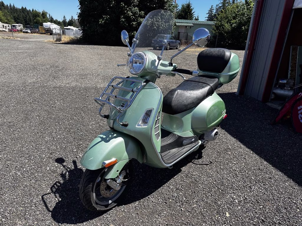 2006 Teal Vespa Grandturism Scooter