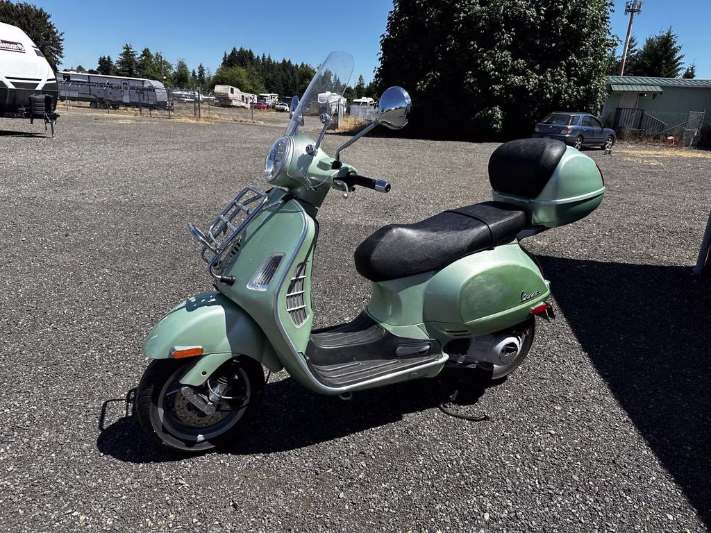 2006 Teal Vespa Grandturism Scooter
