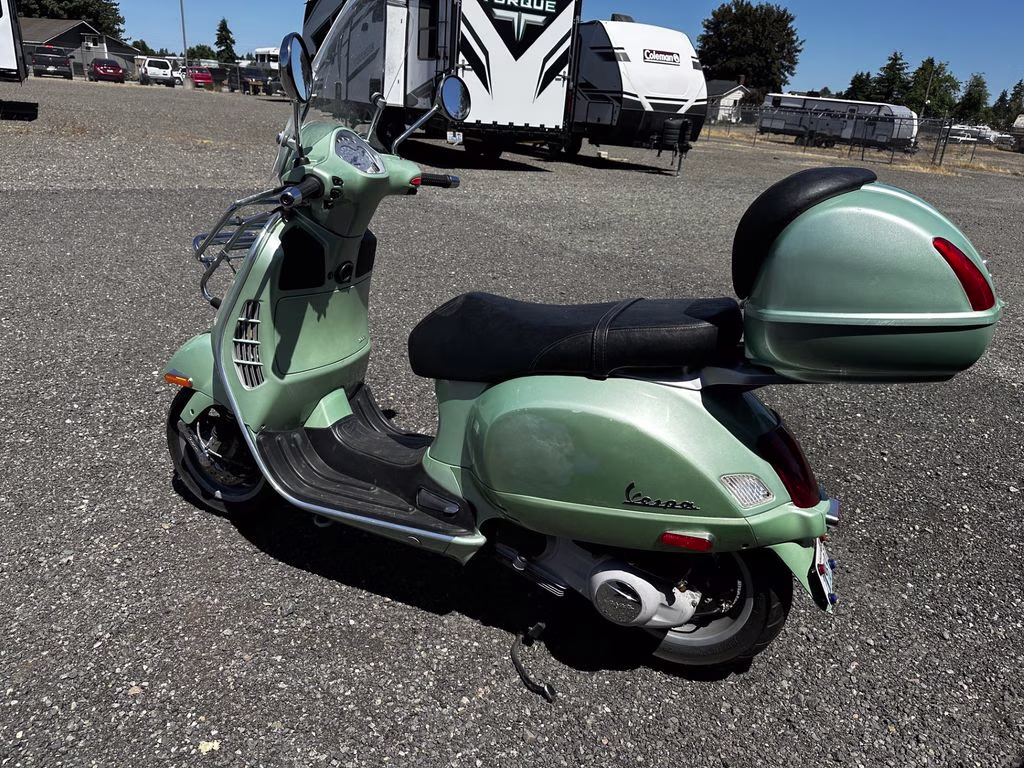 2006 Teal Vespa Grandturism Scooter