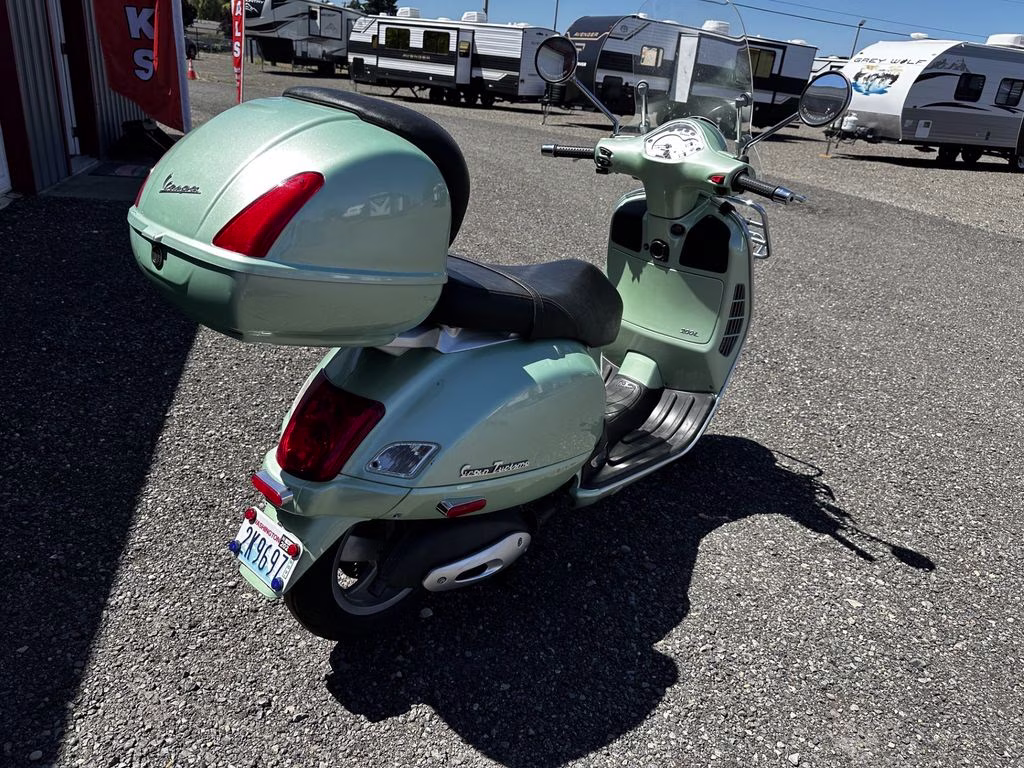 2006 Teal Vespa Grandturism Scooter
