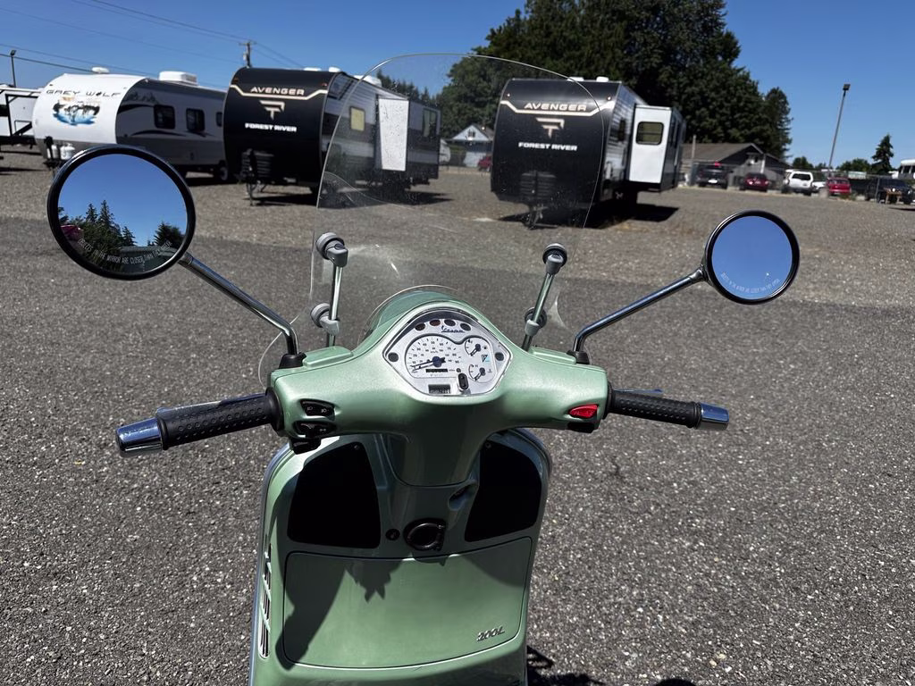 2006 Teal Vespa Grandturism Scooter