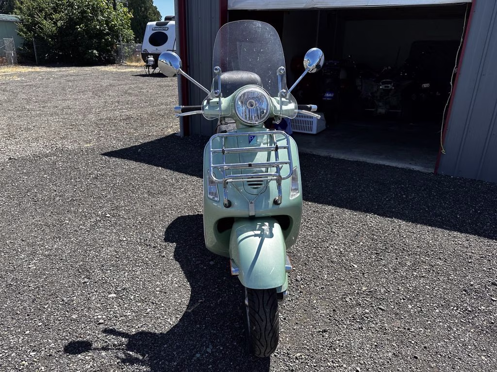 2006 Teal Vespa Grandturism Scooter
