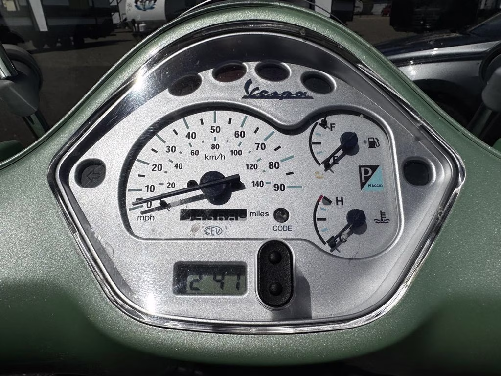 2006 Teal Vespa Grandturism Scooter