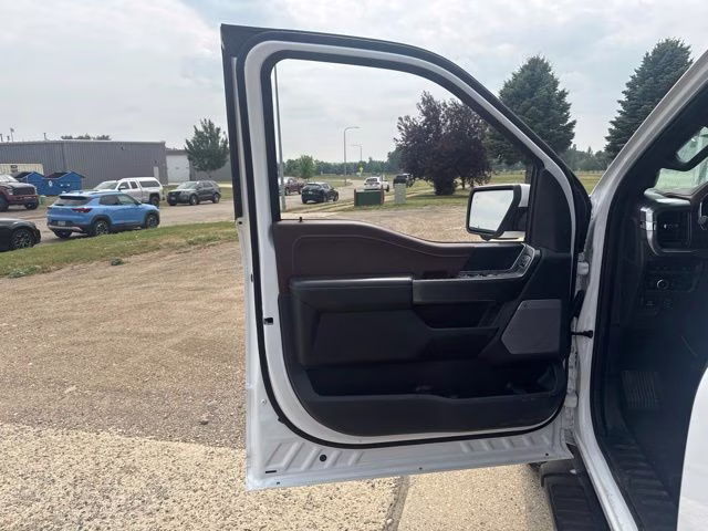 2023 White Ford F-150 Lariat 4X4 Truck