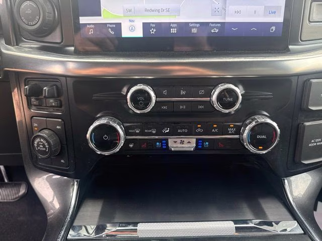 2023 White Ford F-150 Lariat 4X4 Truck