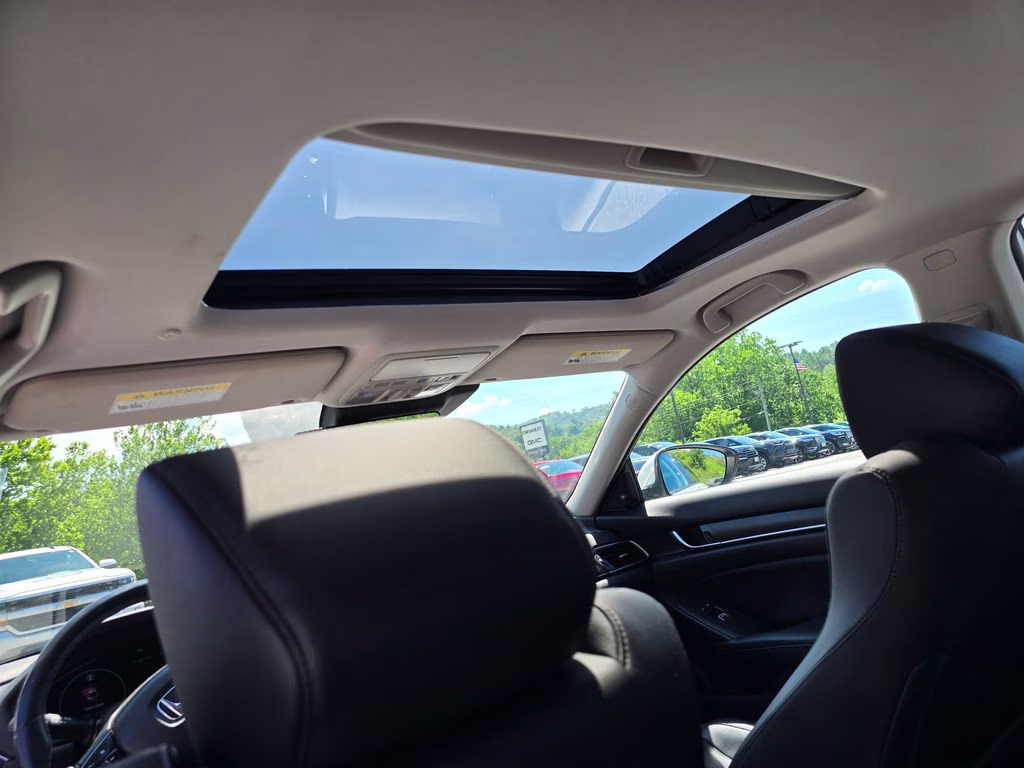 2018 Platinum White Pearl Honda Accord Touring 2.0T FWD Sedan