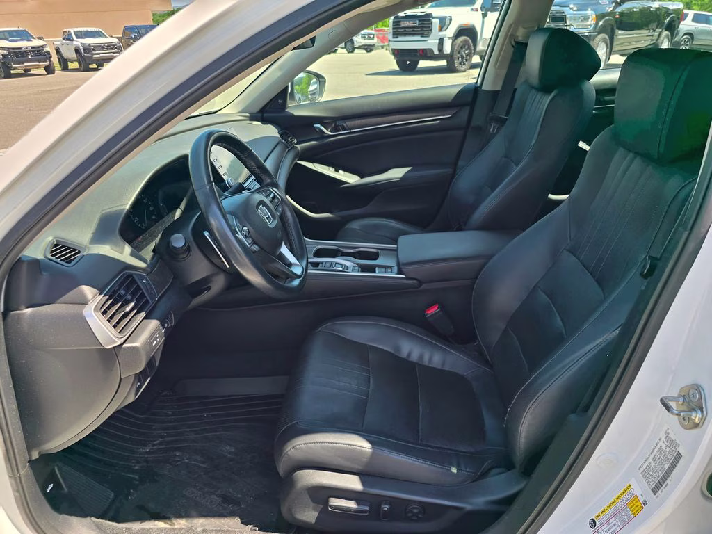 2018 Platinum White Pearl Honda Accord Touring 2.0T FWD Sedan