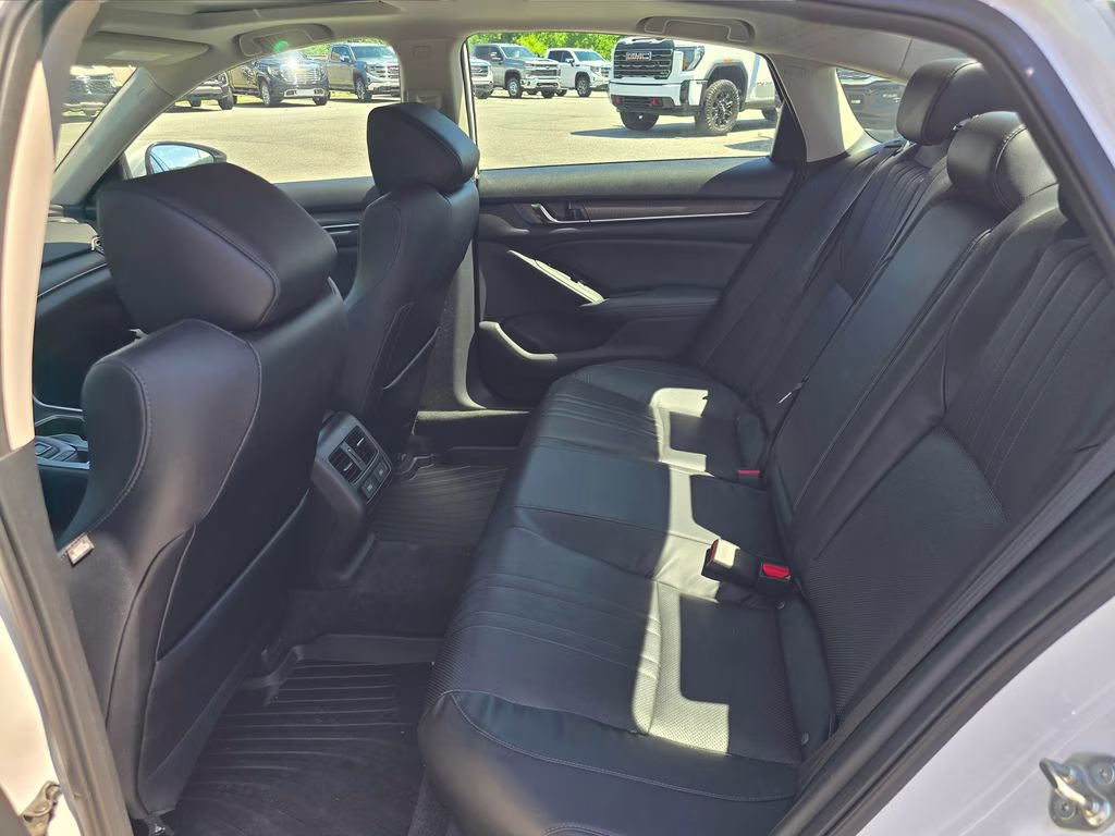 2018 Platinum White Pearl Honda Accord Touring 2.0T FWD Sedan