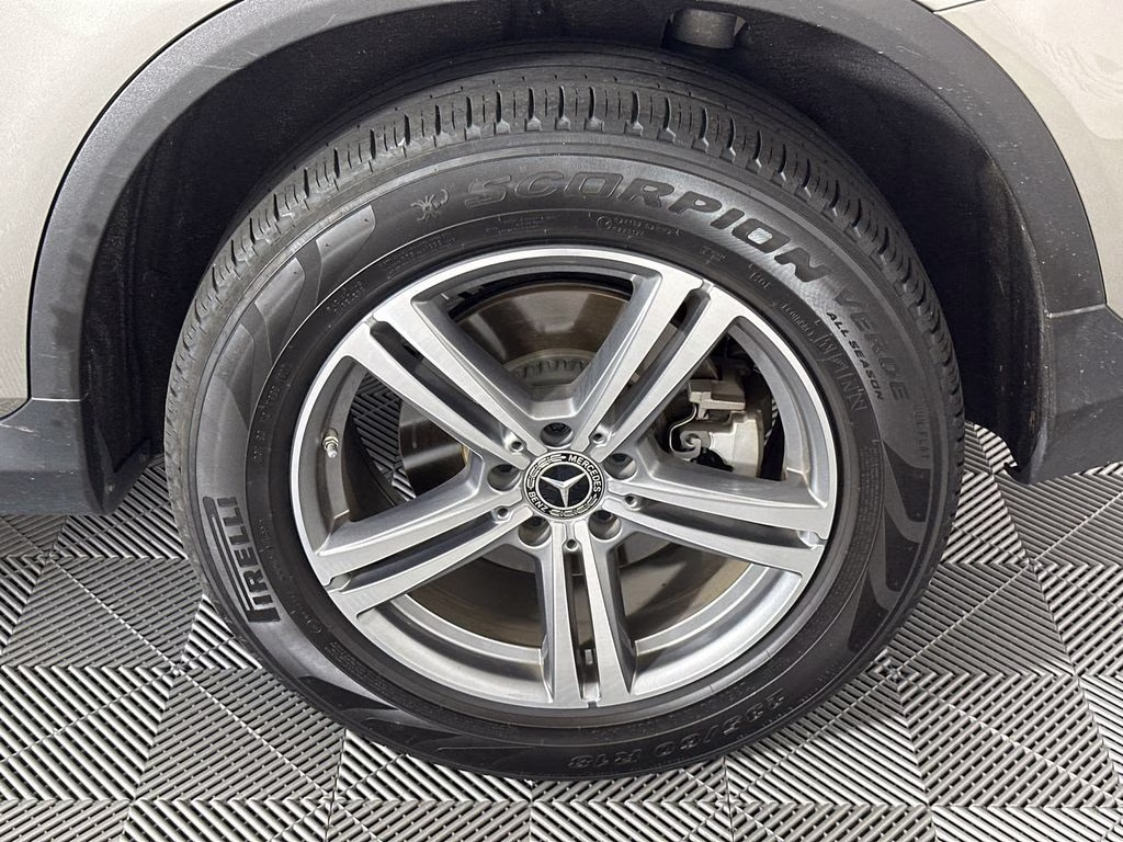 2022 Mojave Silver Metallic Mercedes-Benz GLC GLC 300 RWD SUV