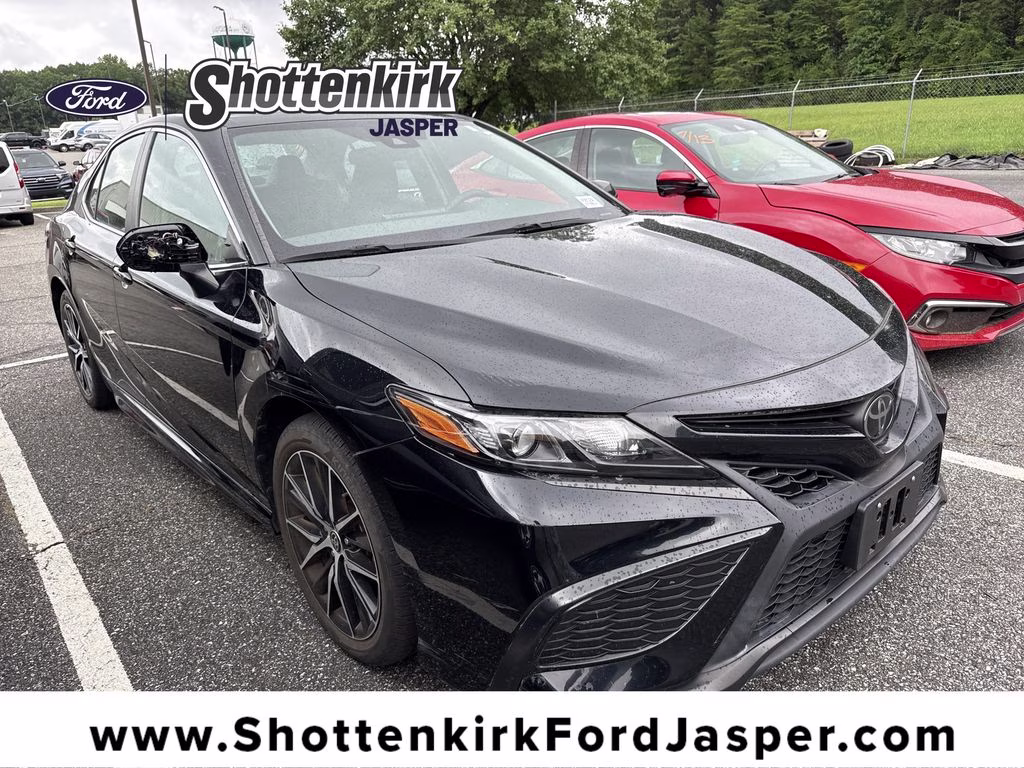 2022 Midnight Black Metallic Toyota Camry SE FWD Sedan