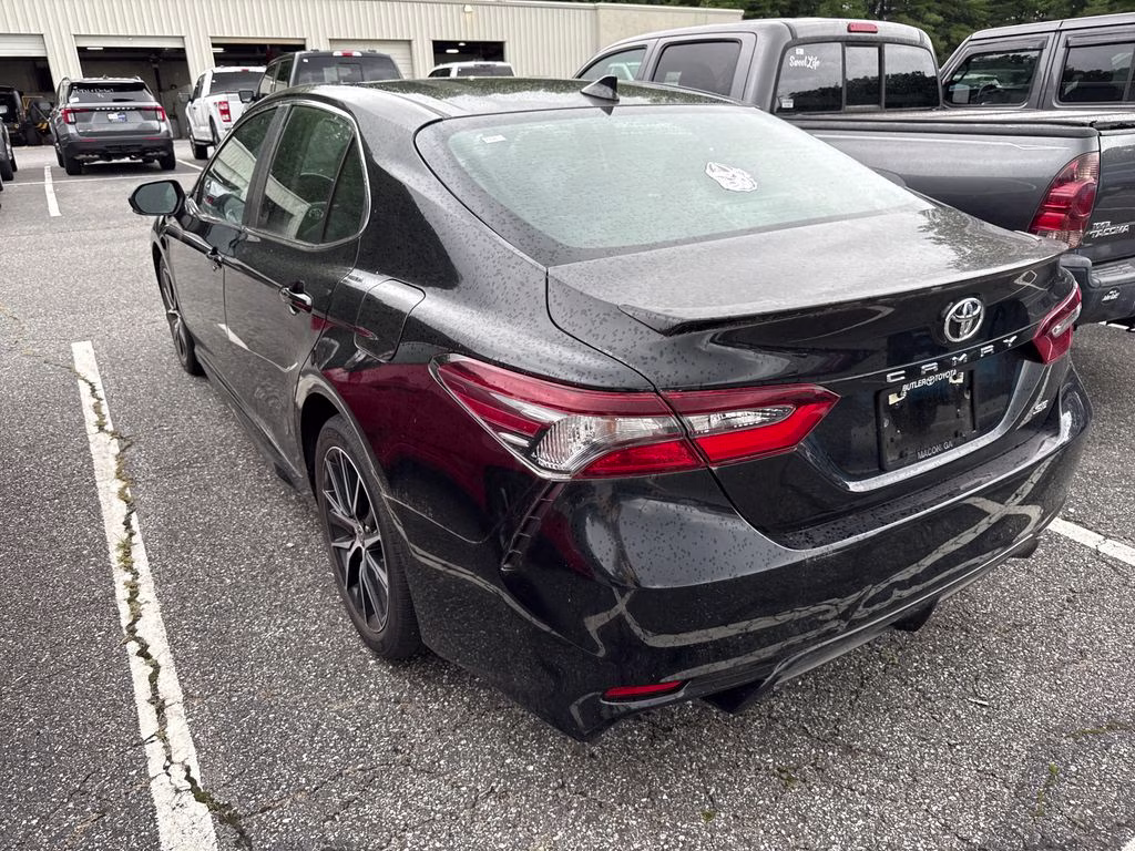2022 Midnight Black Metallic Toyota Camry SE FWD Sedan