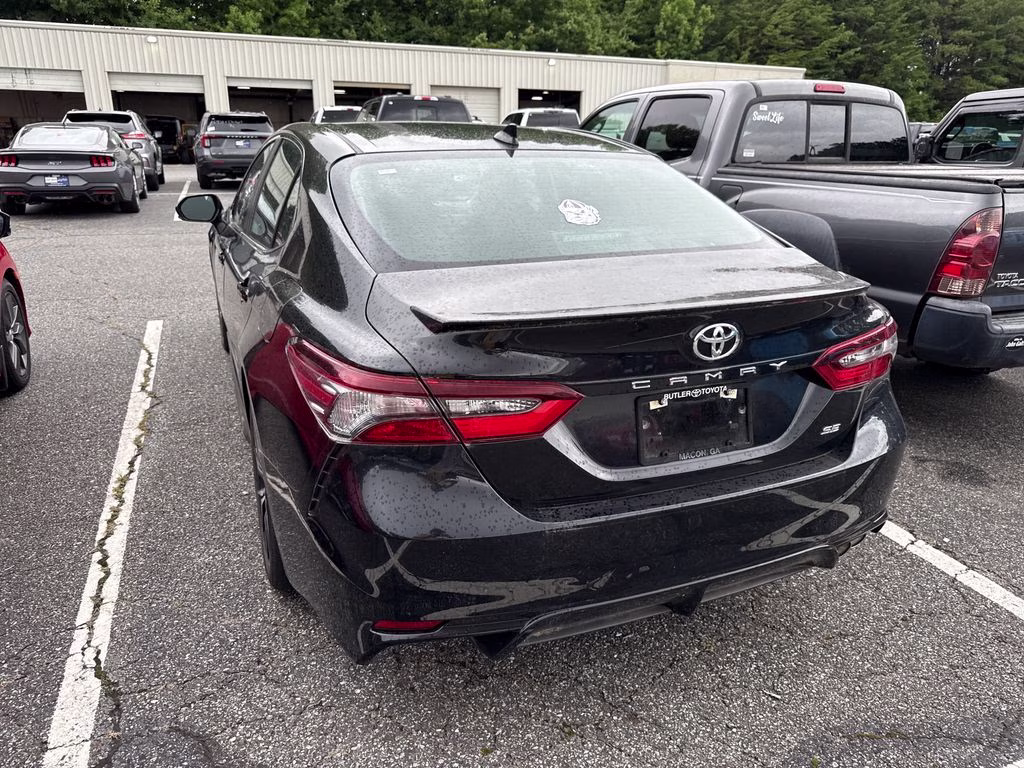 2022 Midnight Black Metallic Toyota Camry SE FWD Sedan
