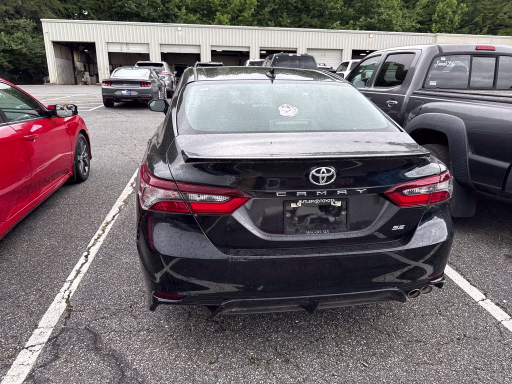 2022 Midnight Black Metallic Toyota Camry SE FWD Sedan