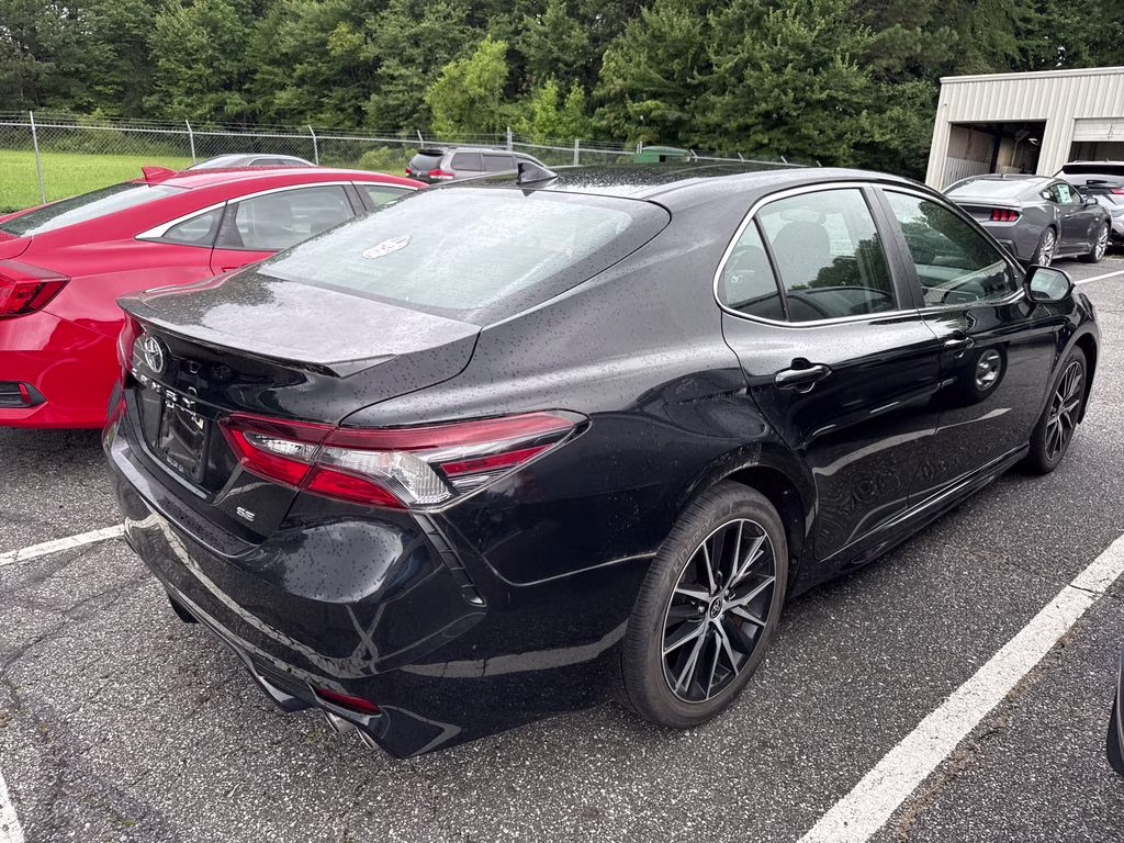 2022 Midnight Black Metallic Toyota Camry SE FWD Sedan