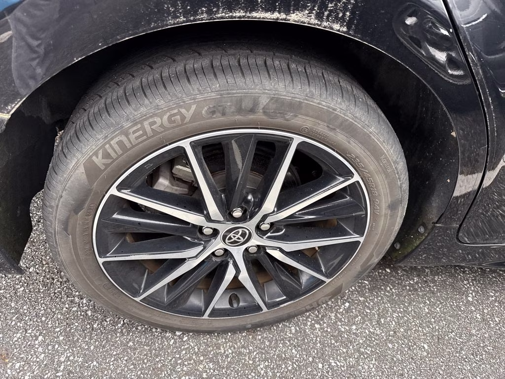2022 Midnight Black Metallic Toyota Camry SE FWD Sedan