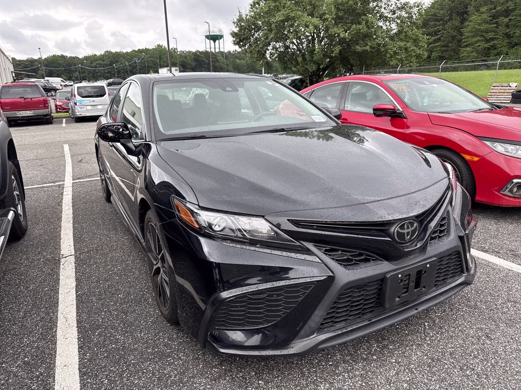 2022 Midnight Black Metallic Toyota Camry SE FWD Sedan