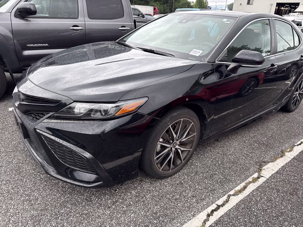 2022 Midnight Black Metallic Toyota Camry SE FWD Sedan