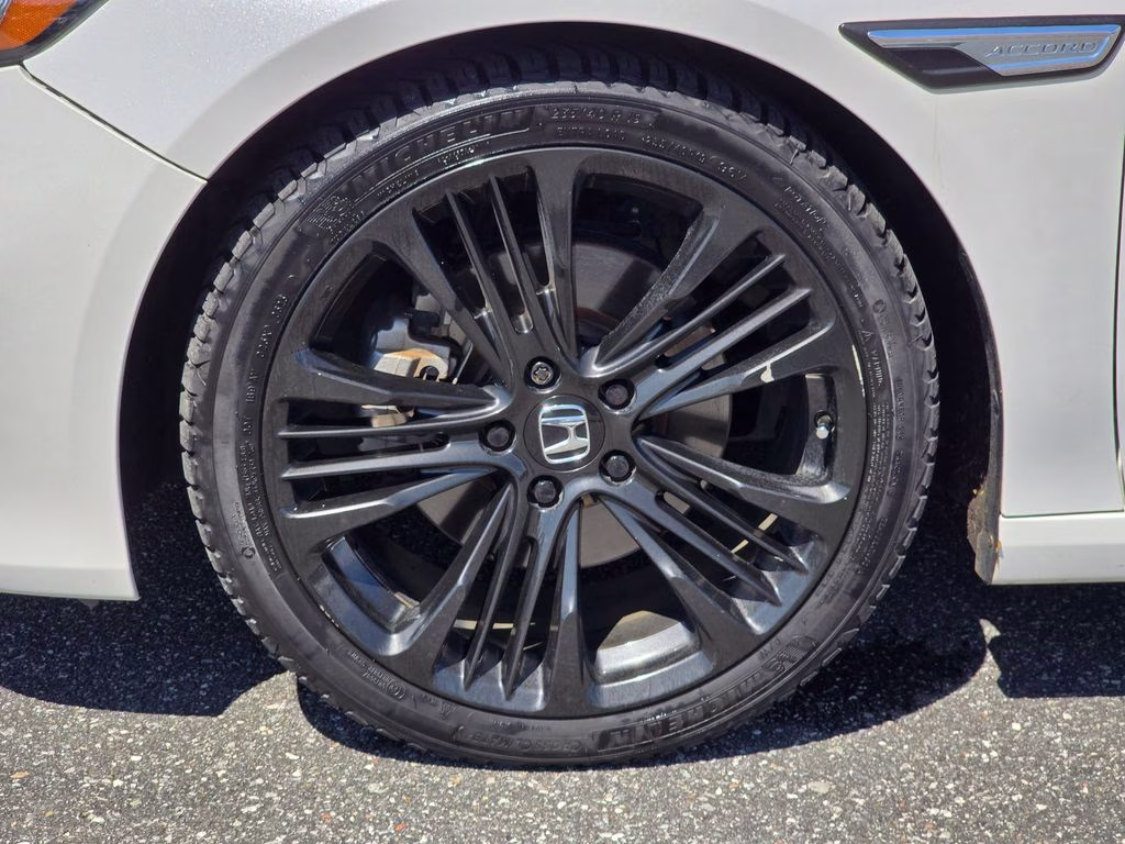 2018 Platinum White Pearl Honda Accord Touring 2.0T FWD Sedan