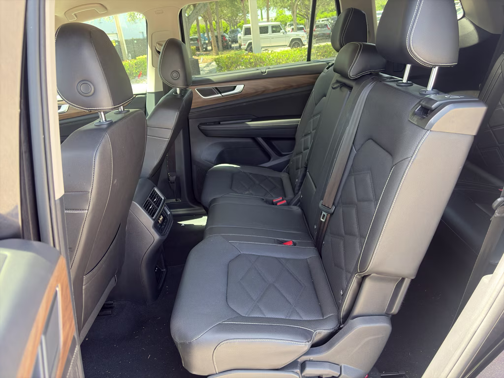 2025 Deep Black Pearl Volkswagen Atlas 2.0T SE w/Technology FWD SUV