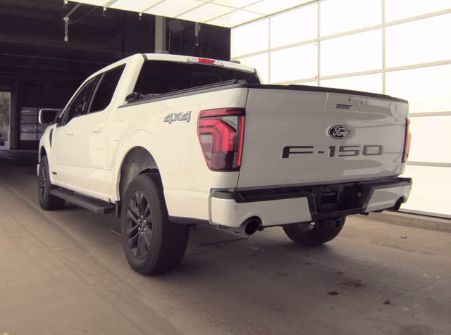2024 Star White Metallic Tri-Coat Ford F-150 Lariat 4X4 Truck