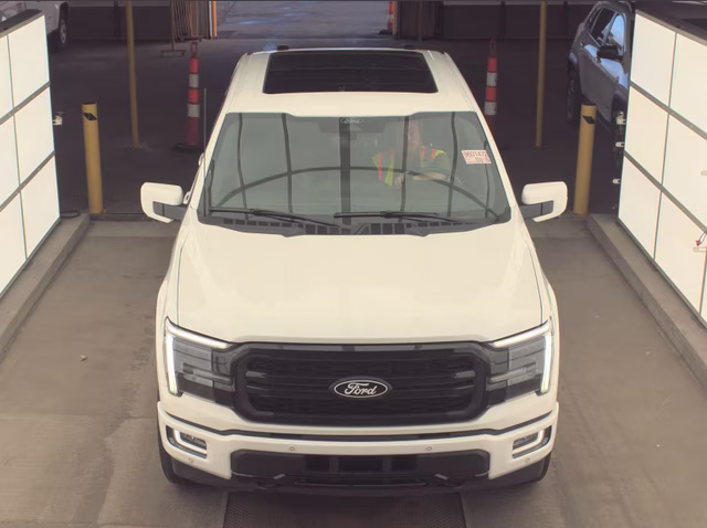 2024 Star White Metallic Tri-Coat Ford F-150 Lariat 4X4 Truck