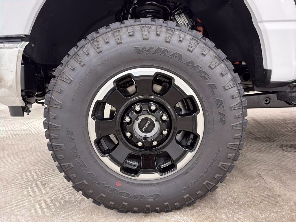 2026 AVALANCHE Ford Super Duty F-250 SRW Lariat Tremor 4X4 Truck