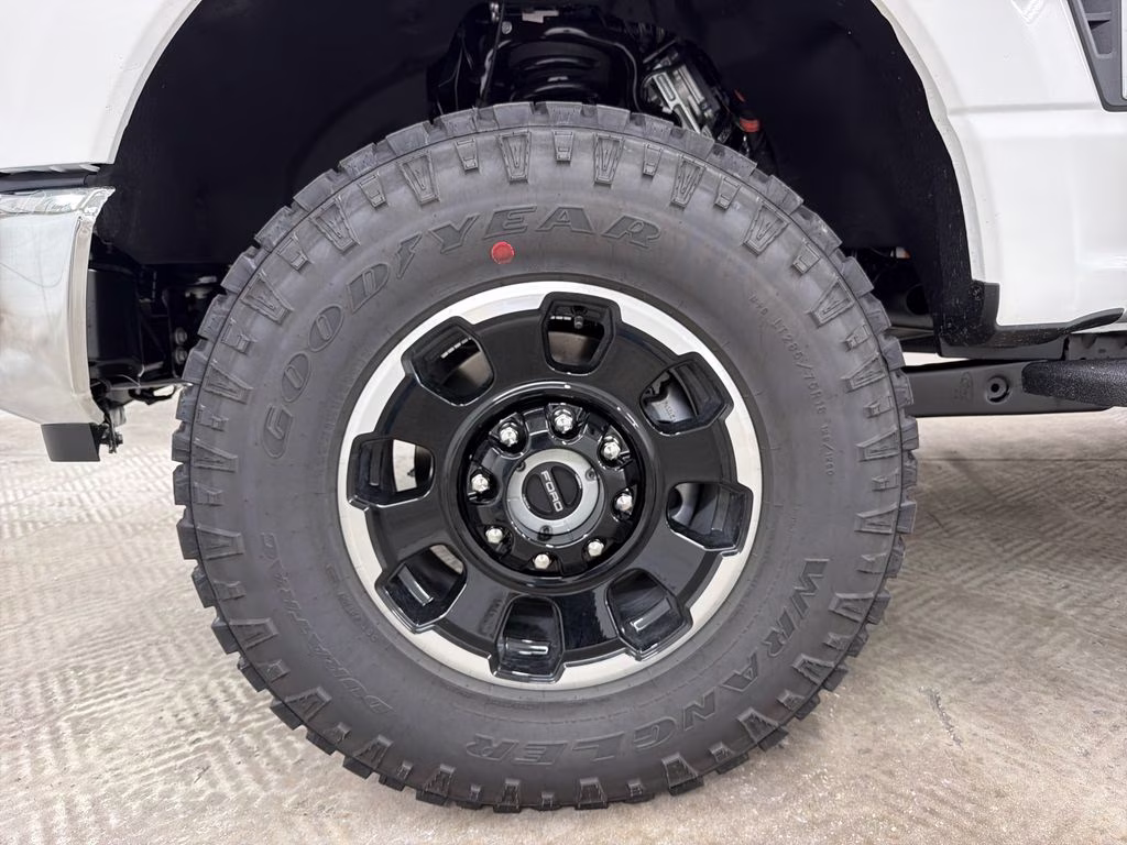 2026 STAR WHITE Ford Super Duty F-250 SRW Lariat Tremor 4X4 Truck