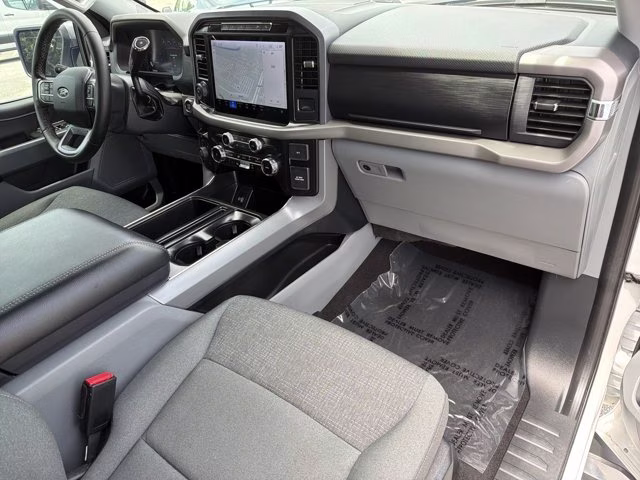 2024 Oxford White Ford F-150 XLT 4X4 Truck