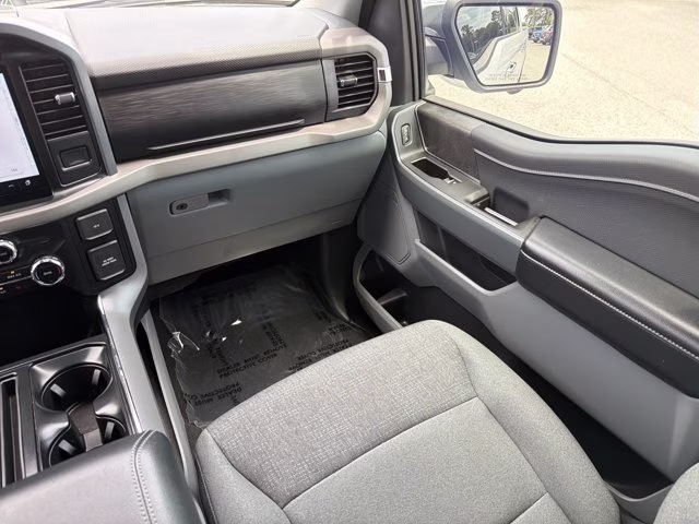 2024 Oxford White Ford F-150 XLT 4X4 Truck