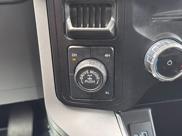 2024 Oxford White Ford F-150 XLT 4X4 Truck