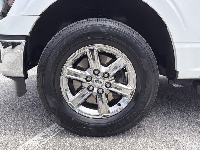 2024 Oxford White Ford F-150 XLT 4X4 Truck