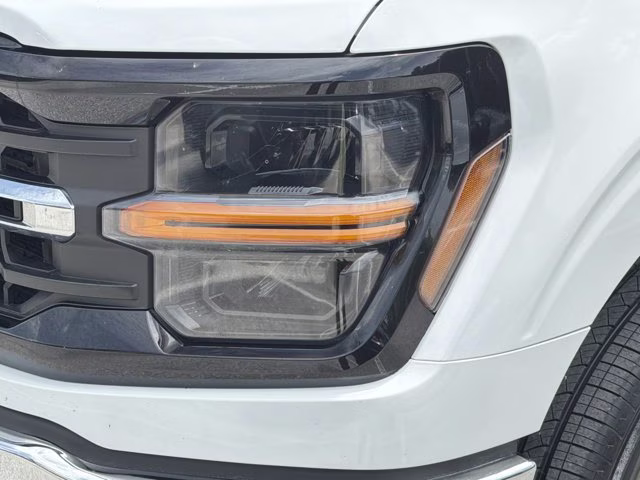 2024 Oxford White Ford F-150 XLT 4X4 Truck