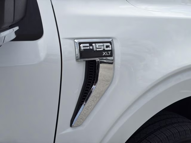 2024 Oxford White Ford F-150 XLT 4X4 Truck