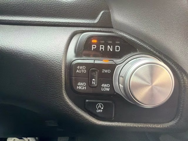 2023 Diamond Black Crystal Pearlcoat Ram 1500 Laramie 4X4 Truck