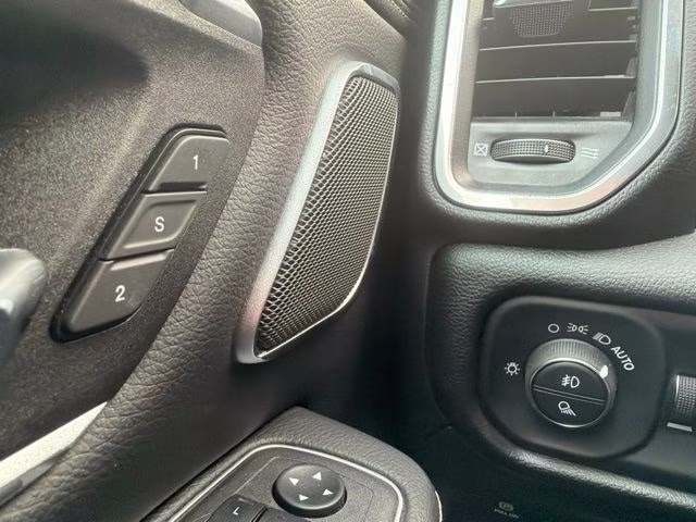 2023 Diamond Black Crystal Pearlcoat Ram 1500 Laramie 4X4 Truck