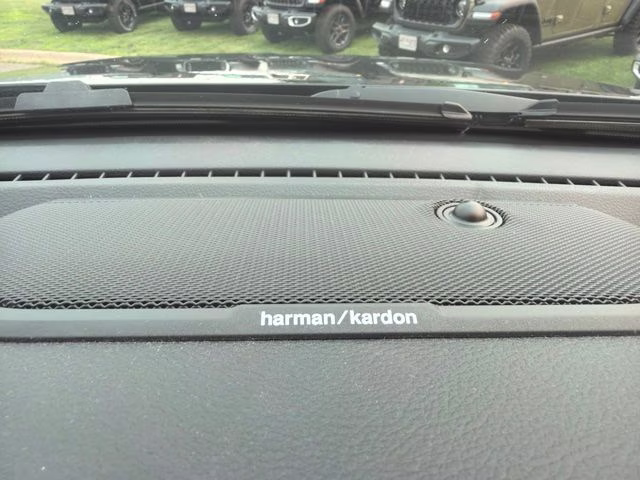 2023 Diamond Black Crystal Pearlcoat Ram 1500 Laramie 4X4 Truck