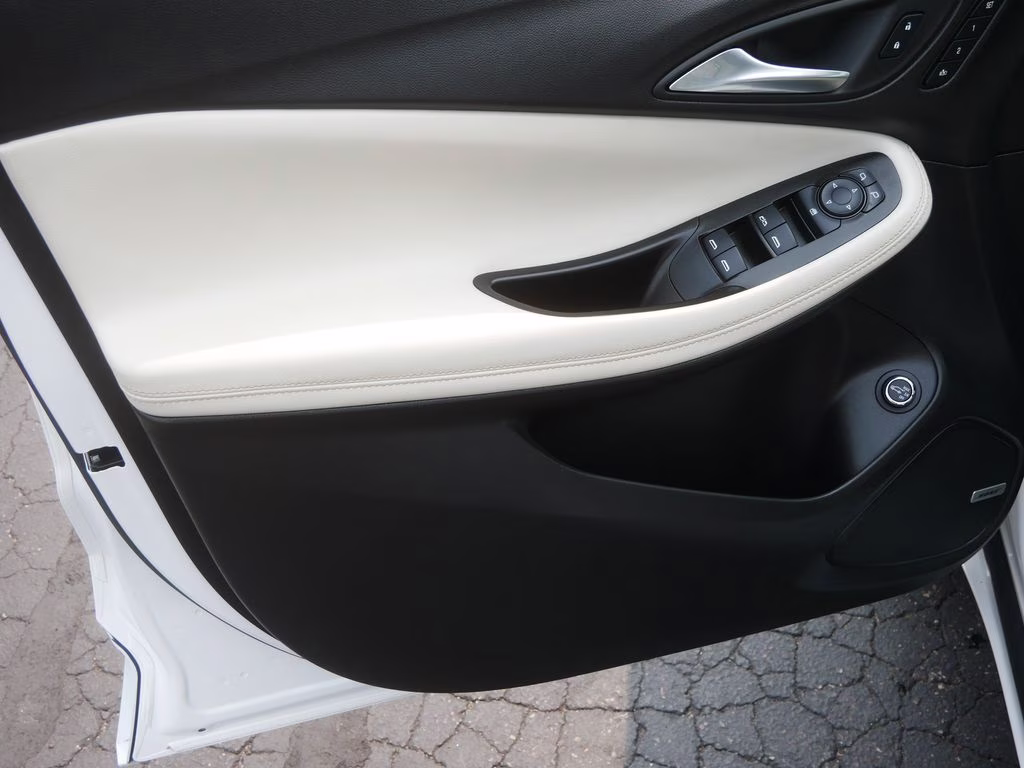 2024 White Frost Tricoat Buick Encore GX Avenir AWD SUV