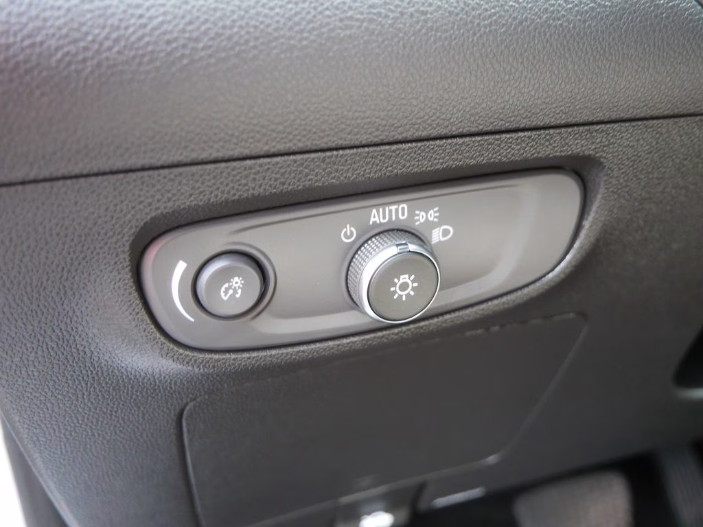 2024 White Frost Tricoat Buick Encore GX Avenir AWD SUV