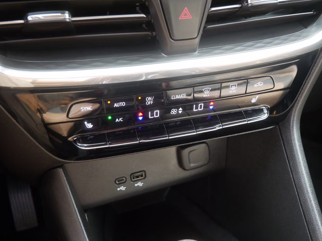 2024 White Frost Tricoat Buick Encore GX Avenir AWD SUV