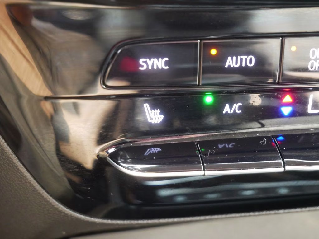 2024 White Frost Tricoat Buick Encore GX Avenir AWD SUV