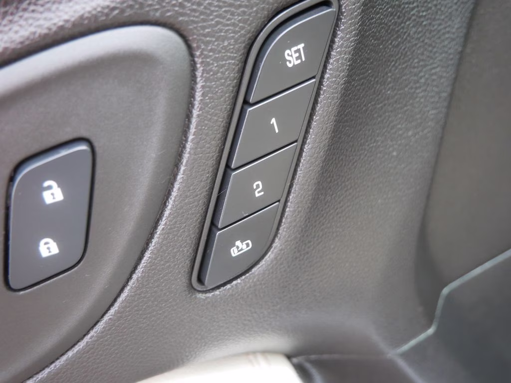2024 White Frost Tricoat Buick Encore GX Avenir AWD SUV