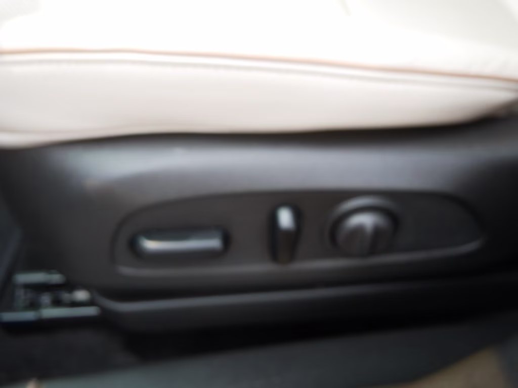 2024 White Frost Tricoat Buick Encore GX Avenir AWD SUV